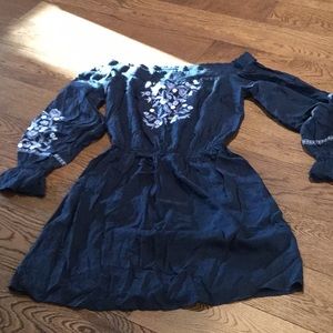 Hollister dress (size M)